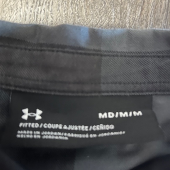 Under armour plaid top size Med - Picture 2 of 5